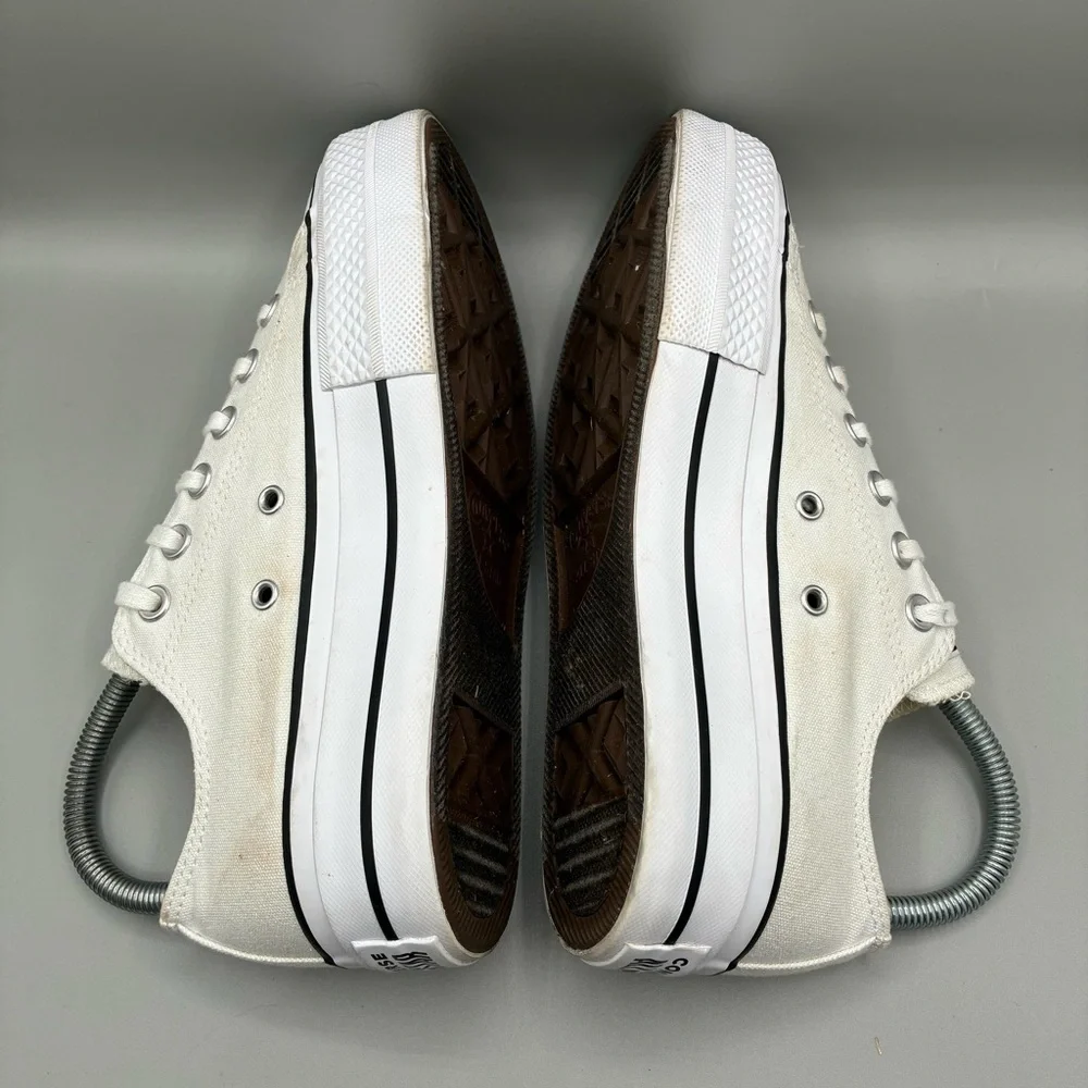 Converse Chuck Taylor All Star Lift Platform Women’s 7 White Sneakers 560251F